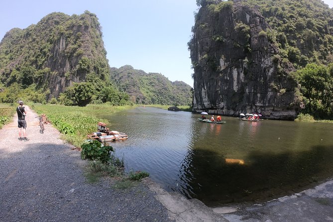 Private luxury - Mua Cave - Trang An - Bich Dong 1 Day From Hanoi - Climbing Mua Cave for the view