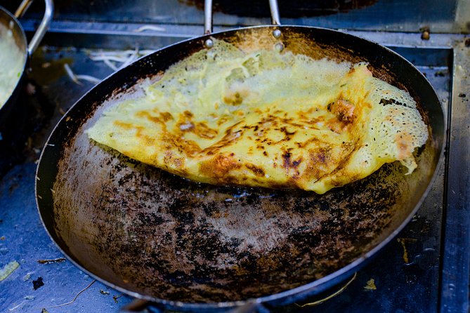 Private Street Food Evening Walking Tour in Ho Chi Minh City - Starting with banh xeo and banh khot