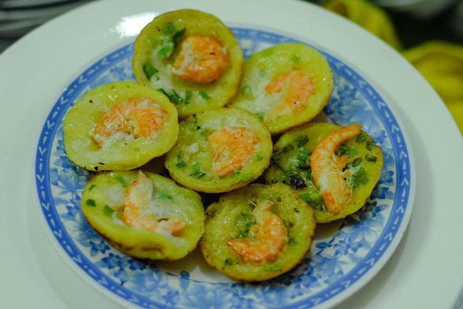 Private Street Food Motorbike Tour in Ho Chi Minh City - District 10: flowers, night food, and local color