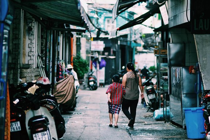 Private Street Food Tour by Motorbike/Car with Local Students - Why this tour gets you past the usual food stops