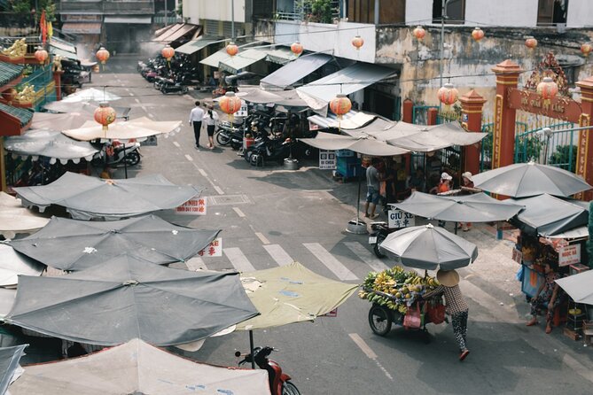Private Sunrise Photography Tour - Down in Chinatown - Ba Thien Hau Temple changes the light
