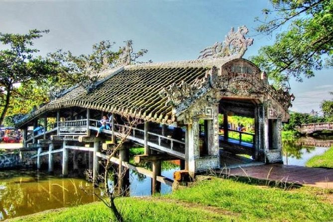Private transfer from Hue to Hoi An with fabulous stops - Starting with Thanh Toan Bridge and village market