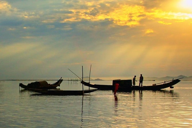 Private transfer from Hue to Hoi An with fabulous stops - Pausing at Tam Giang Lagoon