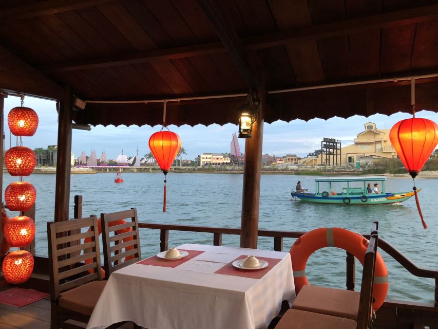 Romantic Sunset Dinner Cruise in Hoi An - The welcome cocktail and first taste of dinner