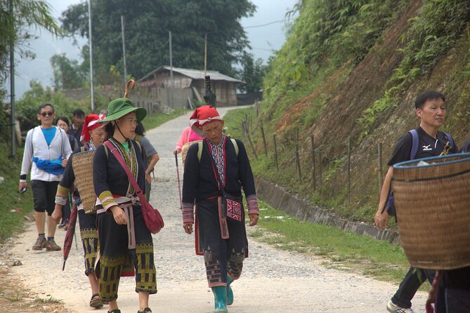Sa Pa Full Day Trekking Tour - Y Linh Ho: The Walk Begins Among Rice Terraces