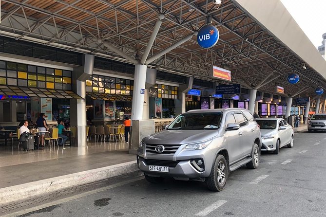 Saigon Airport to Ho Chi Minh City Center Private Transfer - How the pickup handles delays and immigration