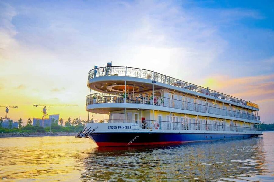 Saigon Dinner On Cruise Tour With Private Table - Entertainment and Evening Atmosphere