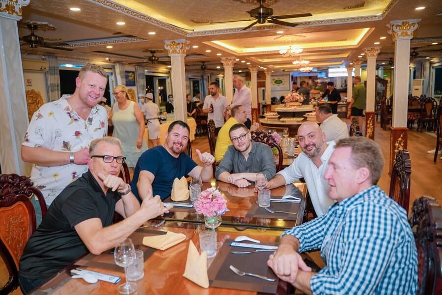 Saigon Dinner On Cruise Tour With Private Table - Who Will Enjoy This Saigon Dinner Cruise?