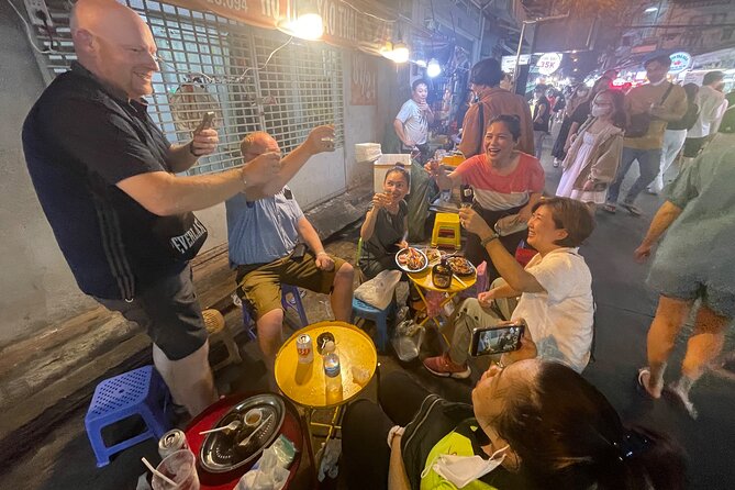 Saigon Night Craft Beer and Street Food By Scooter and motorbike - Stop four: a local pub, Frozen Beer, and dinner