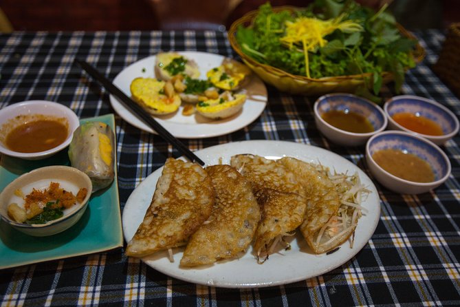 Saigon Night Street Food and City Tour on Scooter - Meeting your guide at 5:30 pm