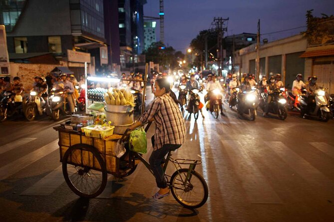 Saigon Sight & Food Tour By Night (Private Tour) - The Independence Palace and Vietnam’s recent past