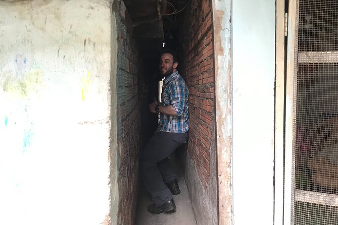 Saigon Slum tour and Saigon Chillspots by motorbike/ Aodai rider - Nguyen Thien Thuat apartments, built in 1968