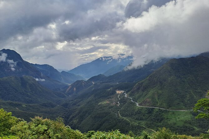 Sapa Love Silver Waterfall, Lonely Tree in Heaven Gate,San Sa Ho - The Lonely Tree and Heaven Gate at 2,000 meters