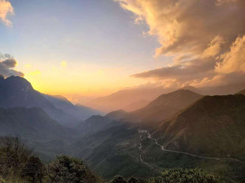 Sapa: Private Highlights Day Tour with Lunch - Sapa Market and a change of pace