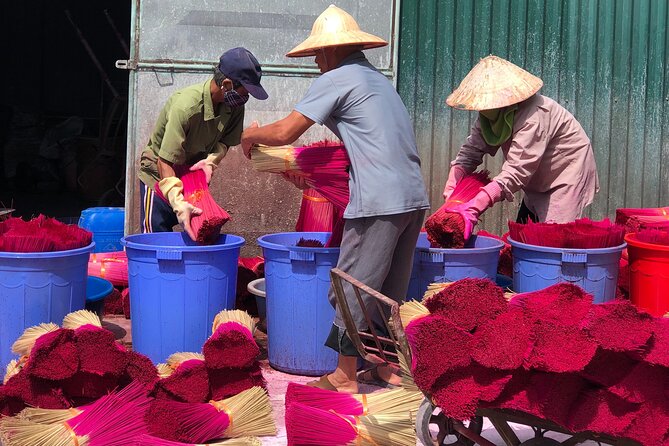 Secret Handicraft Villages of Hanoi ( Incense and hat Villages ) - Quảng Phú Cầu and the bright rows of incense