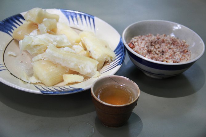 Small-Group 1-Day Tour: Cu Chi Tunnels & Mekong Delta - The road to My Tho and a Vietnamese lunch