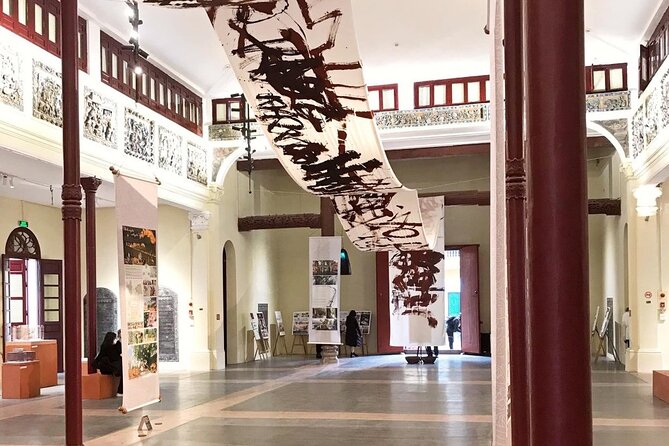 Small Group Half-day Hanoi City Tour with Train Street Visit (4h) - Hoa Lo Prison deserves your full attention