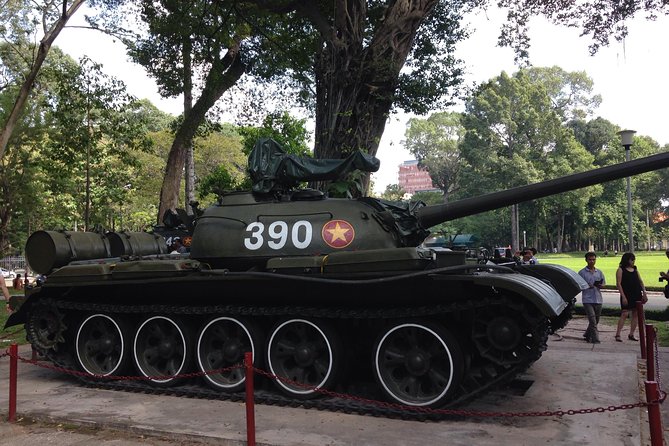Small-group Saigon City & Cu Chi Tunnels Day Trip - Quiet details at Jade Emperor Pagoda