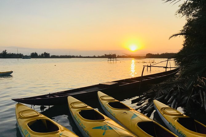 Sunset Paddle and Lantern Town - Paddling through mangroves and local villages
