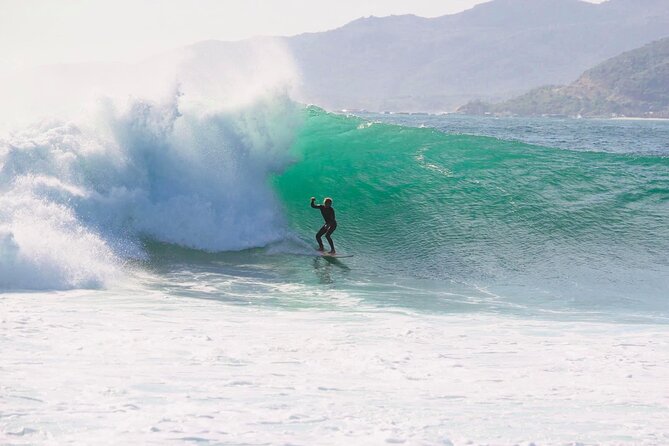 Surf in Vietnam with a local! - Who will get the most from this lesson