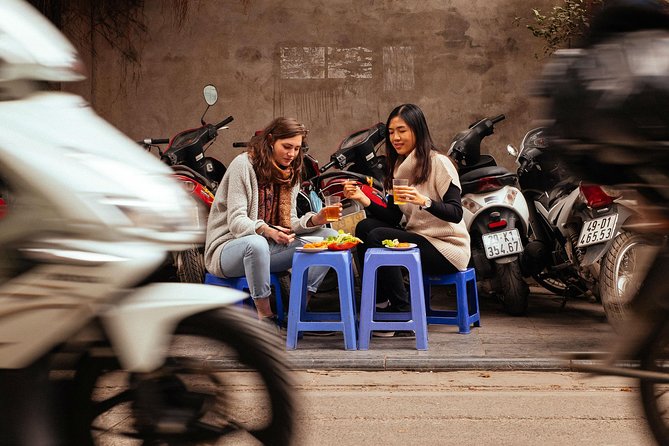 The 10 Tastings of Hanoi With Locals: Private Street Food Tour - Traditional medicine on Phố Lãn Ông