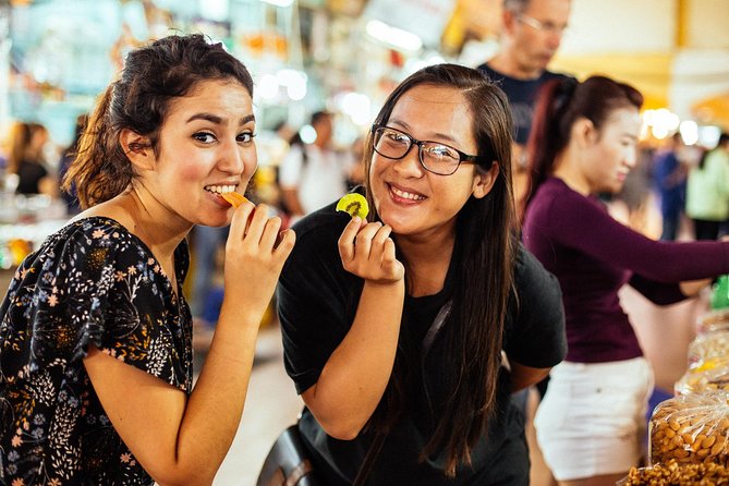The 10 Tastings of Ho Chi Minh City With Locals: Private Street Food Tour - Turtle Lake and the city’s younger side