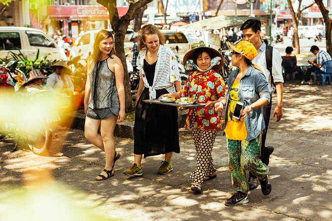The 10 Tastings of Ho Chi Minh City With Locals: Private Street Food Tour - Sweet and spicy green papaya salad near Saigon Square 3