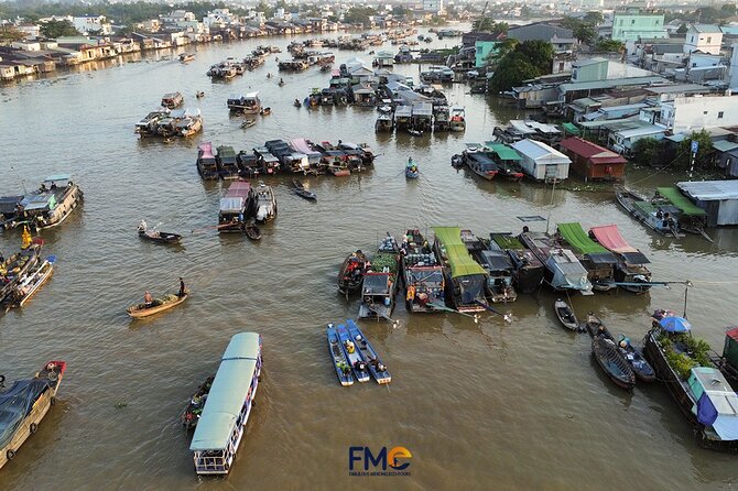 The hidden Fabulous Floating Market and Small Canal - Guides Make the Difference