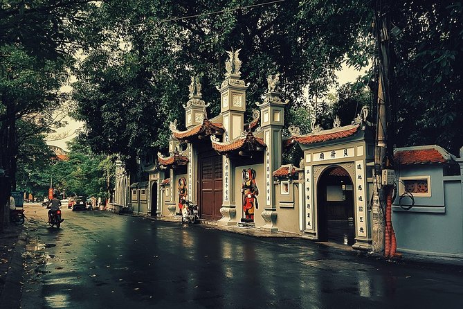 Tour Package Hanoi City - Halong Bay 2 Days 1 Night - Cruising among Ha Long Bay’s limestone islands