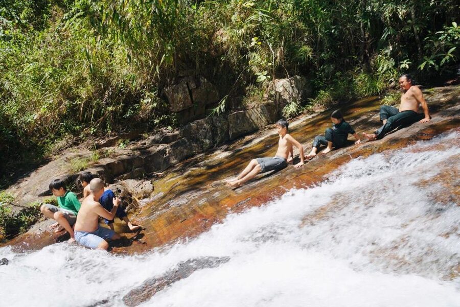 Trekking to Hidden Waterfall & Sturgeon Farm for dog-lovers - Who will enjoy this most