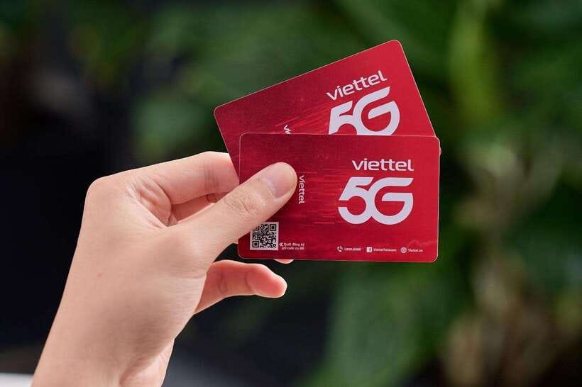 Vietnam: Tourist SIM Card with Mobile Data 5G/4G by Viettel - Picking up the physical SIM on Hang Bong Street