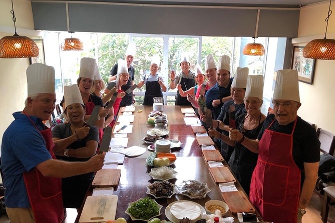 Vietnamese Food Cooking Class in Hanoi with Market Experience - How the group size affects the experience