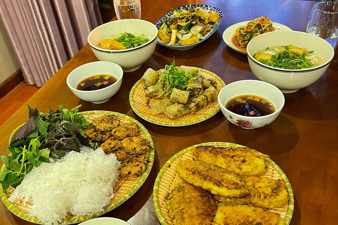 Vietnamese Vegetarian Cooking Class in Hanoi - From Hanoi market stalls to the cooking table