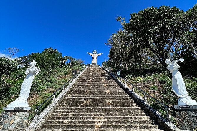 Vung Tau Essential: Beach, Christ Statue & Colonial Heritage - Seafood lunch with limited time at the table